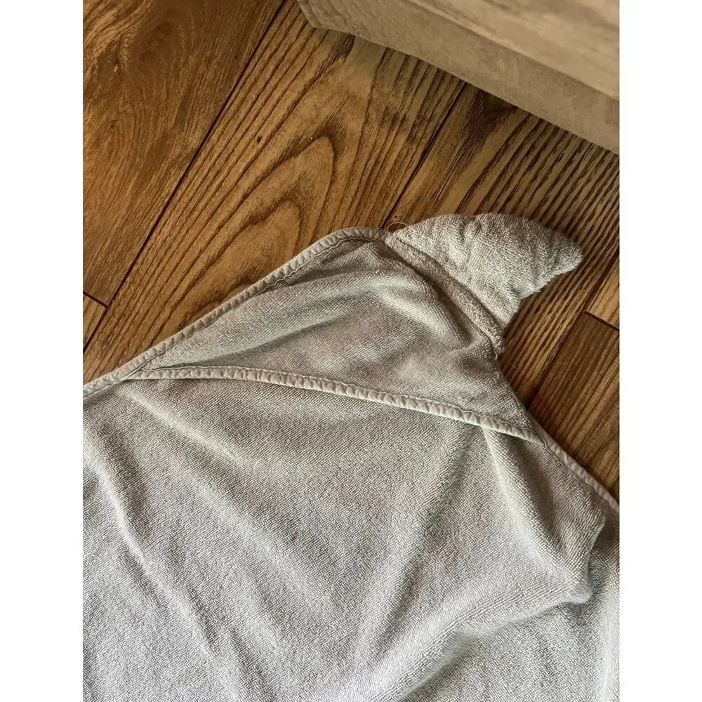Pillowfort Shark Hooded Gray Bath Towel with Fin Kids Baby - See Pics